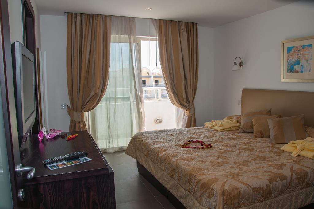 Club Salina Wharf Aparthotel Qawra Quarto foto